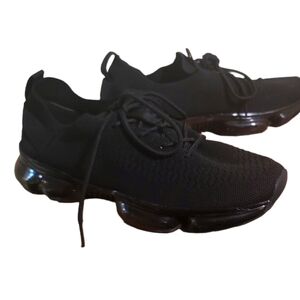 La Sheelah black running shoes for women